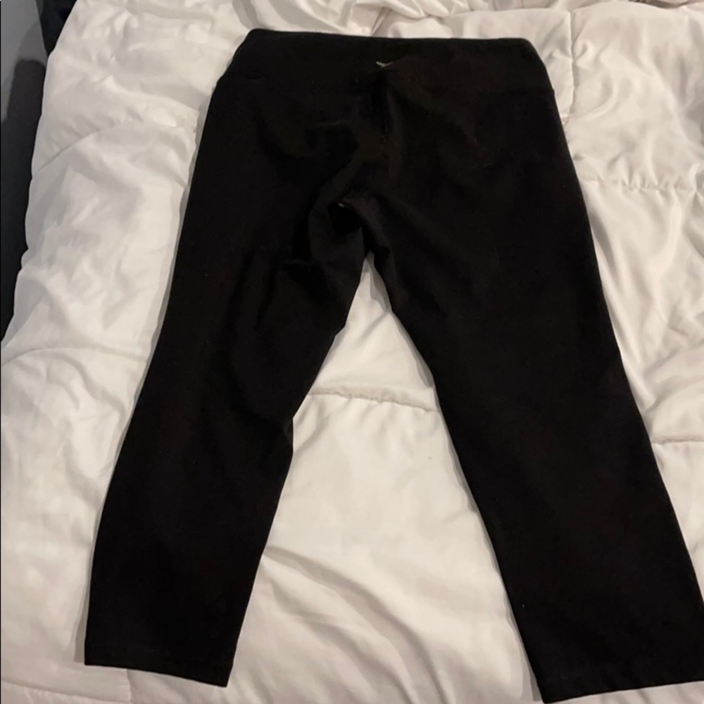 Old navy go-dry cropped leggings.